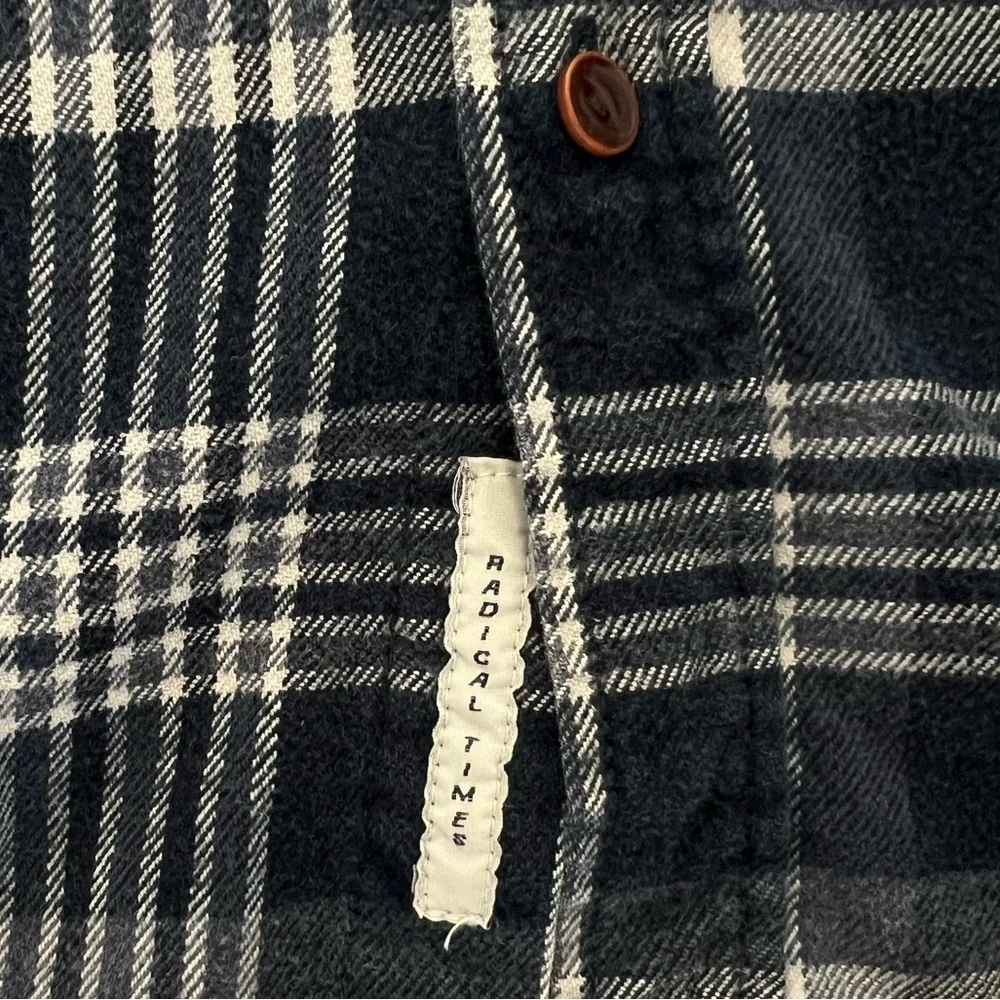 Quicksilver / L / Navy Blue Flannel / Like New 🌴 - Picture 6 of 6